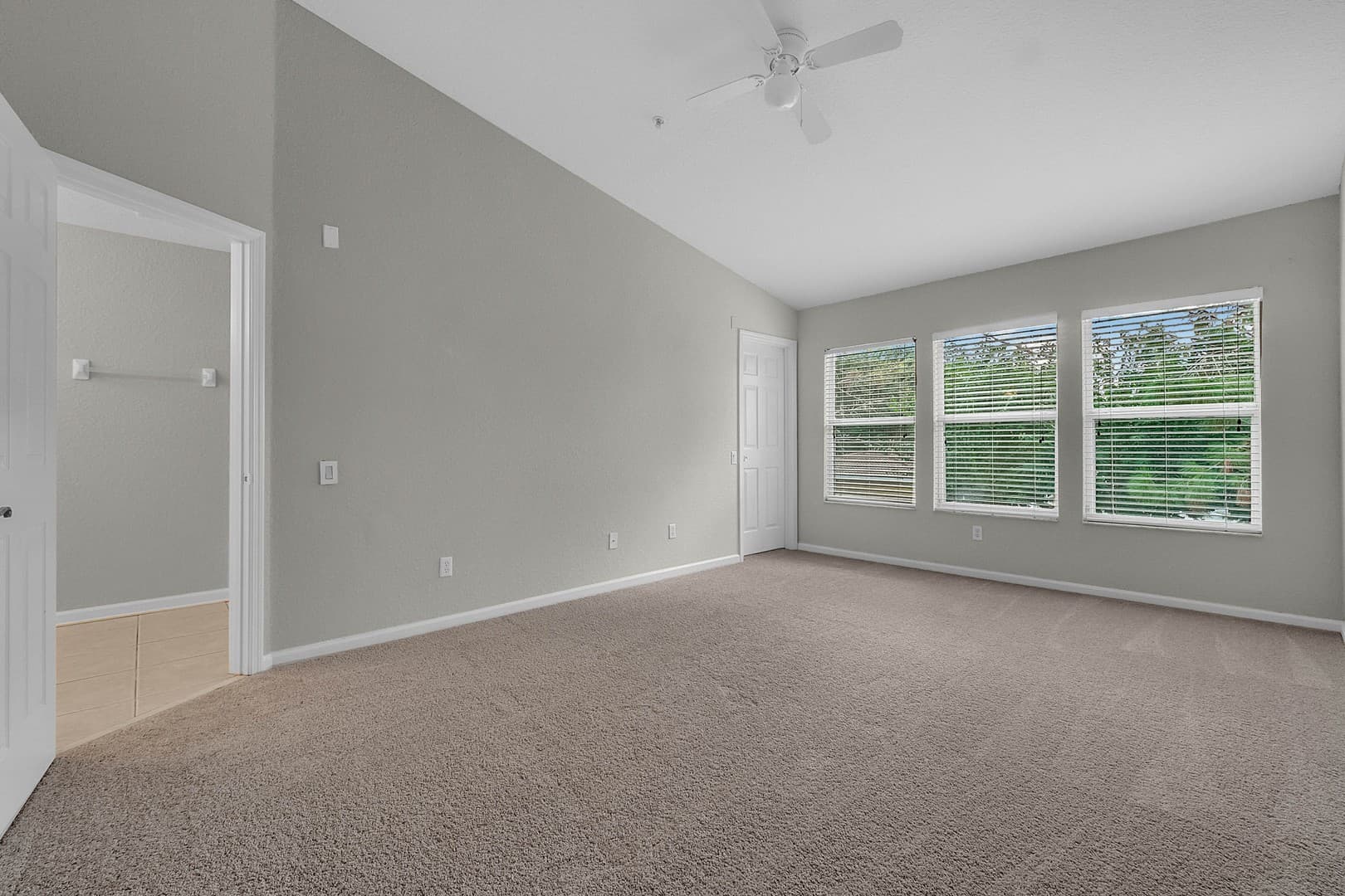 Orlando Apartment: 6302 Daysbrook Dr Unit 102