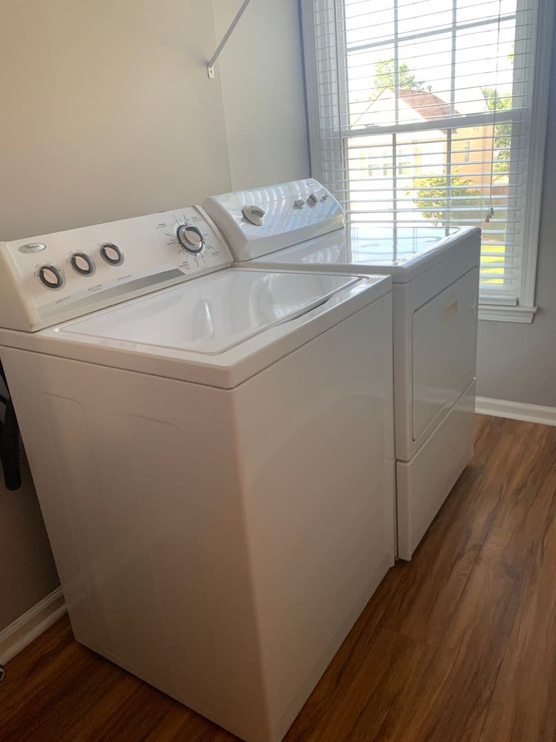 Alpharetta House: 435 Chippenham Ct