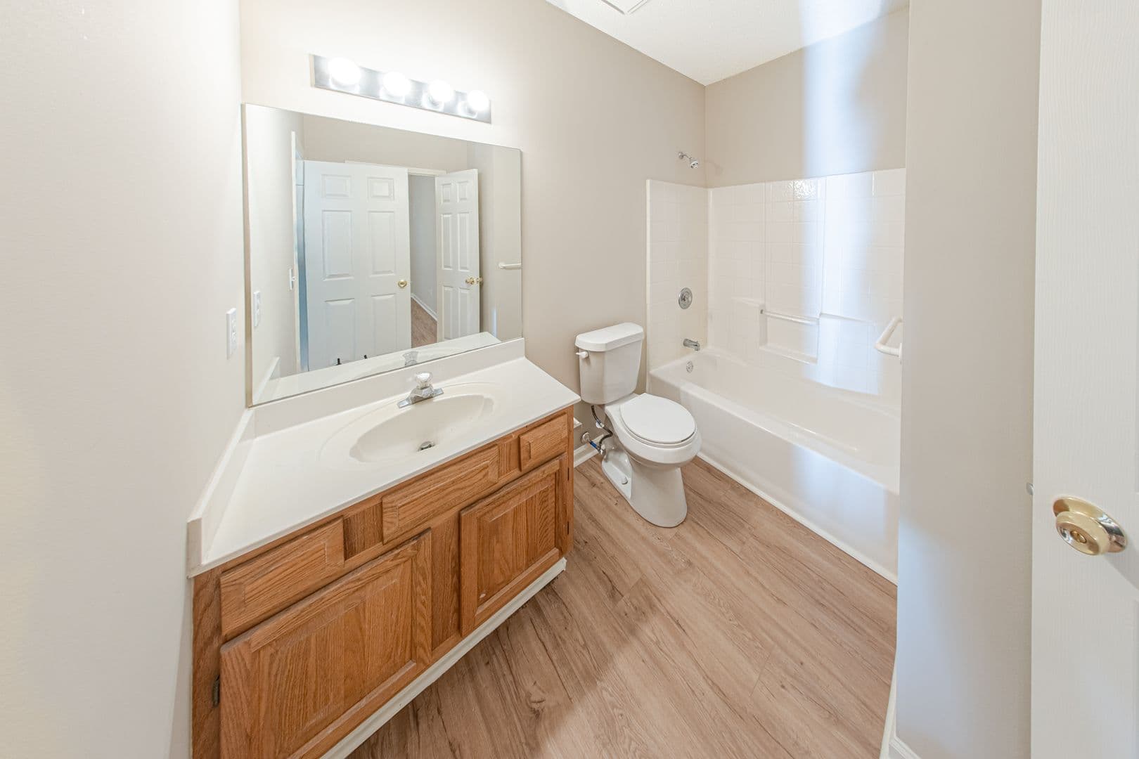 Kennesaw House: 2193 Northbrook Ridge NW