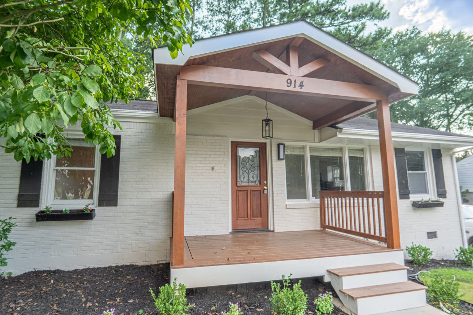 Smyrna House: 914 Bank St