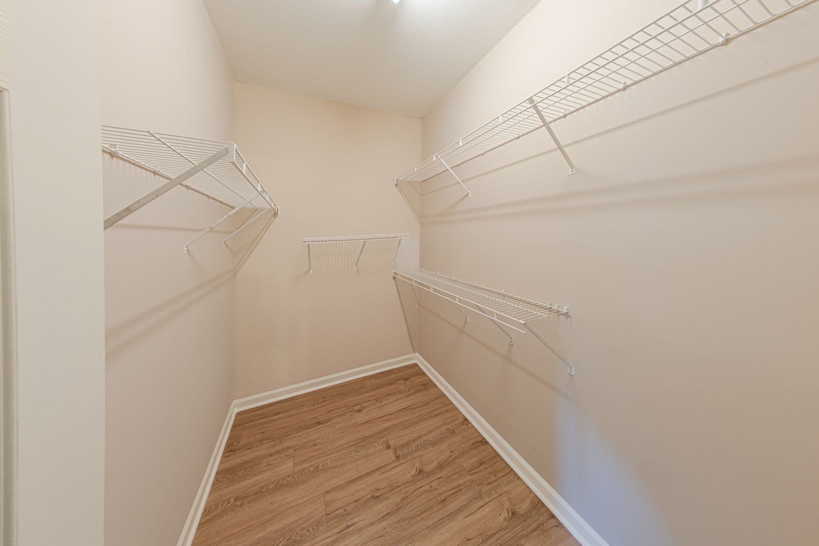 Kennesaw House: 2193 Northbrook Ridge NW
