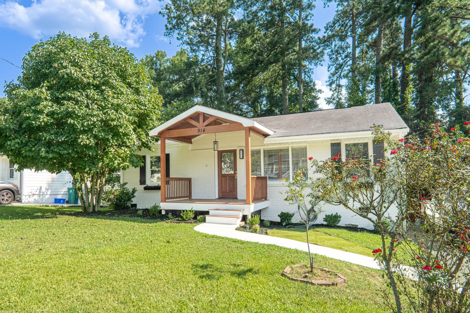 Smyrna House: 914 Bank St