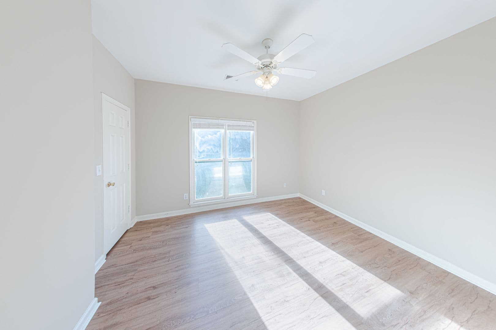 Kennesaw House: 2193 Northbrook Ridge NW