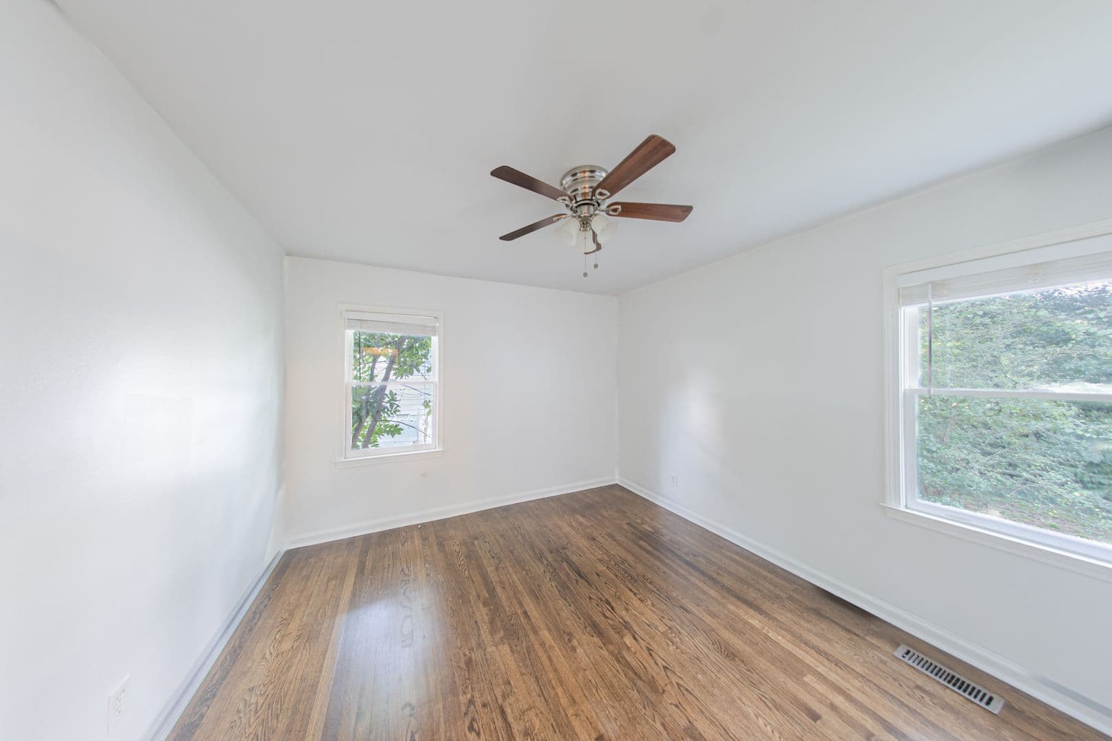 Smyrna House: 914 Bank St