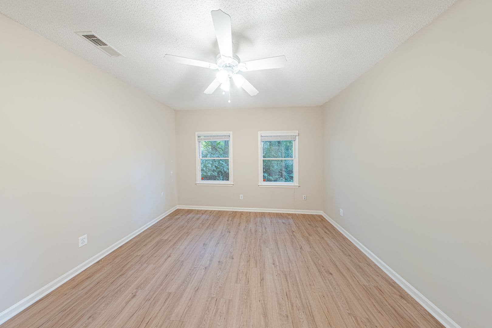 Kennesaw House: 2193 Northbrook Ridge NW