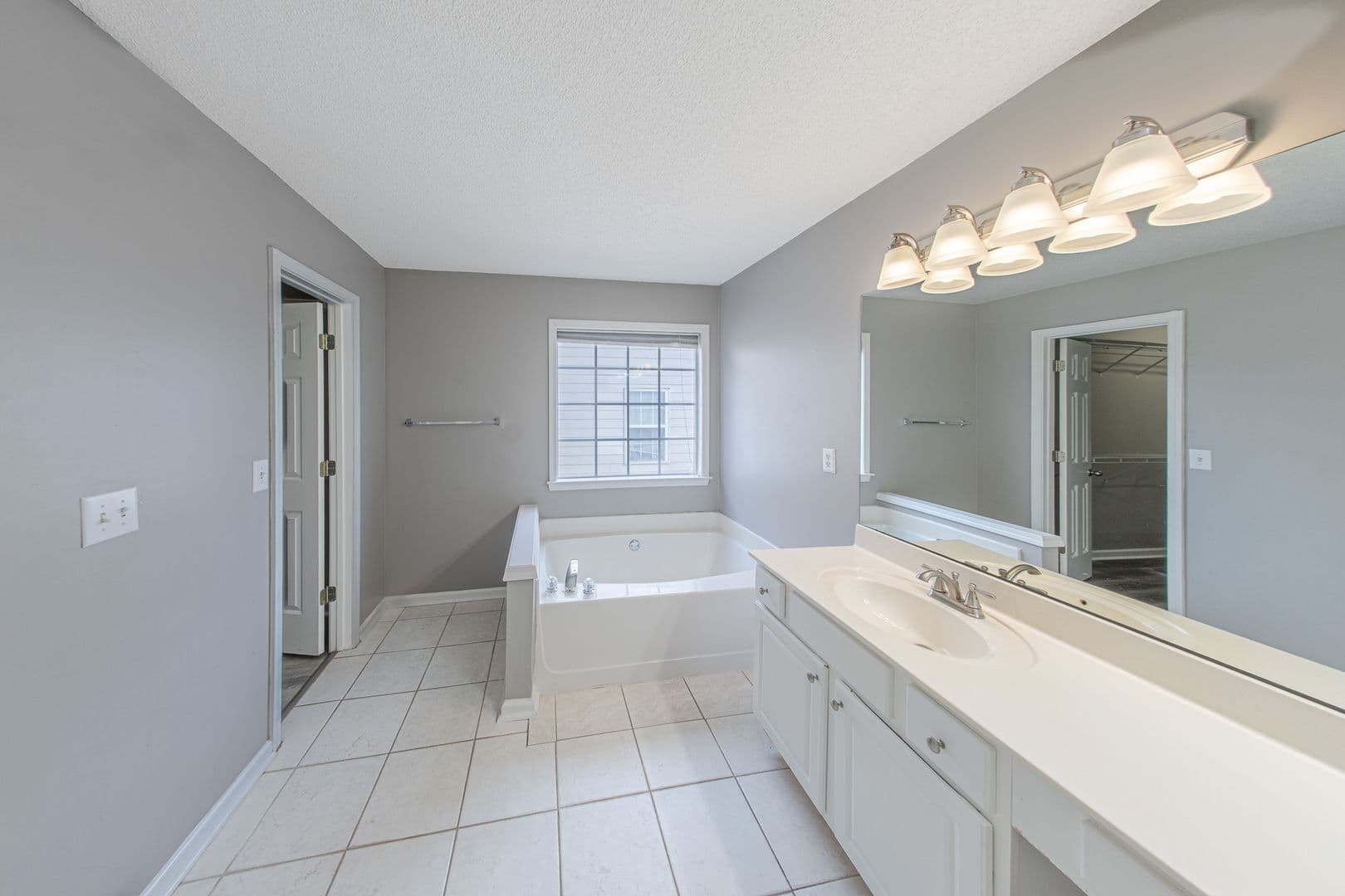 Alpharetta House: 435 Chippenham Ct