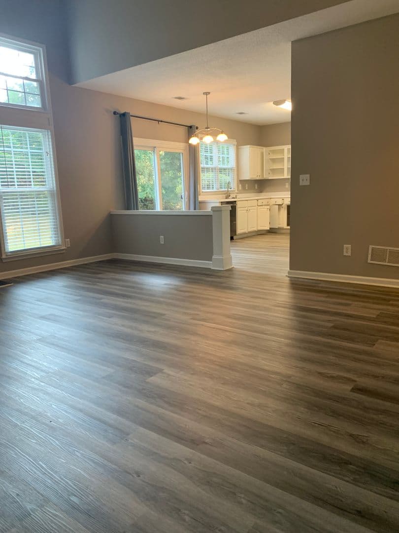 Alpharetta House: 435 Chippenham Ct