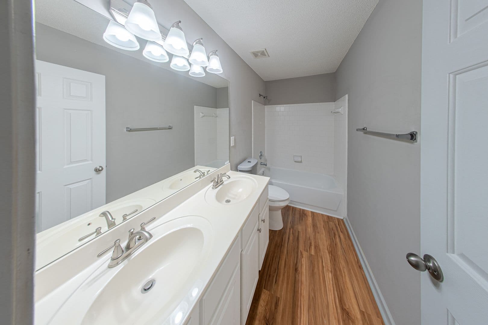 Alpharetta House: 435 Chippenham Ct