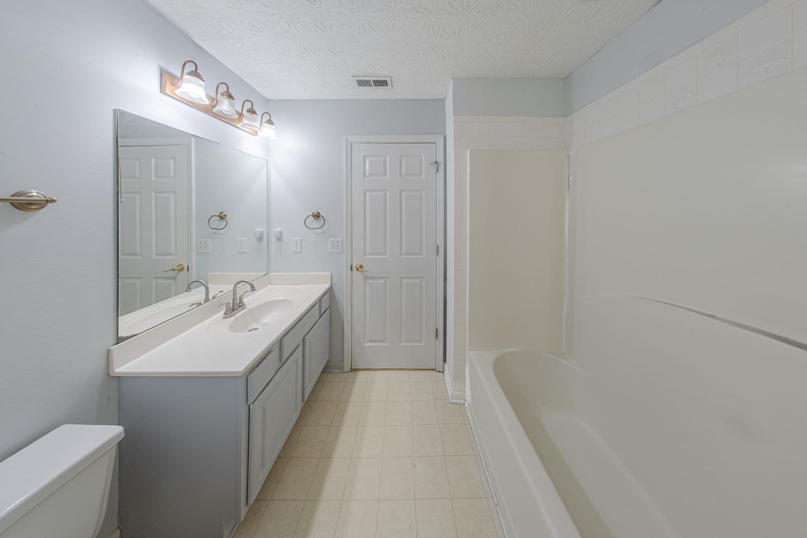 Lawrenceville House: 722 Thornapple Trail
