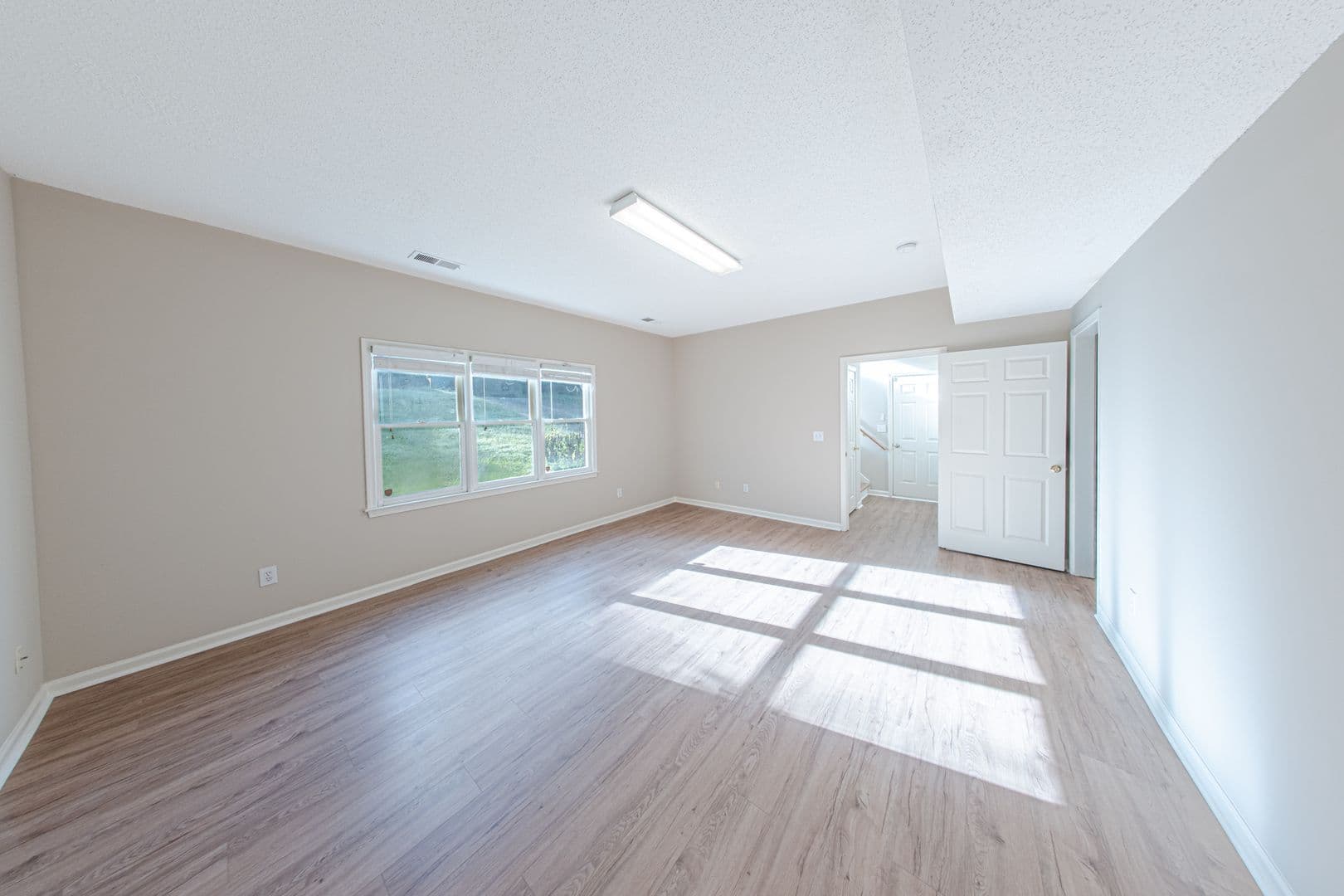 Kennesaw House: 2193 Northbrook Ridge NW