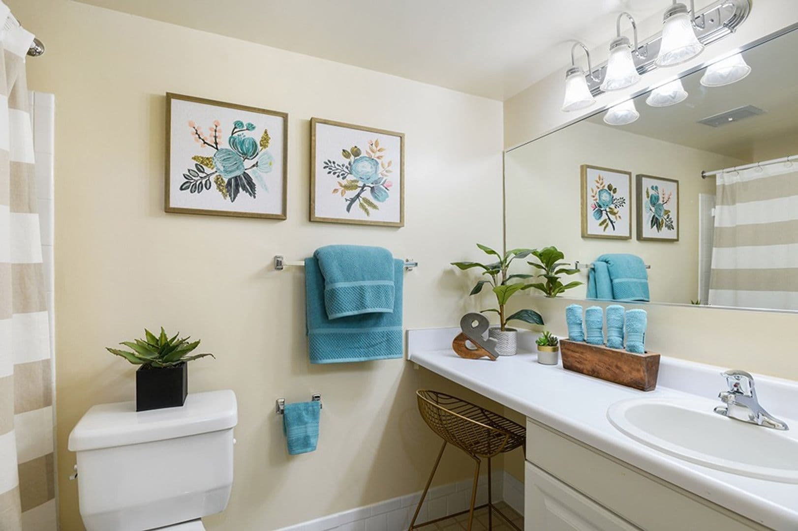 Gaithersburg Apartment: 340 N. Summit Ave #4