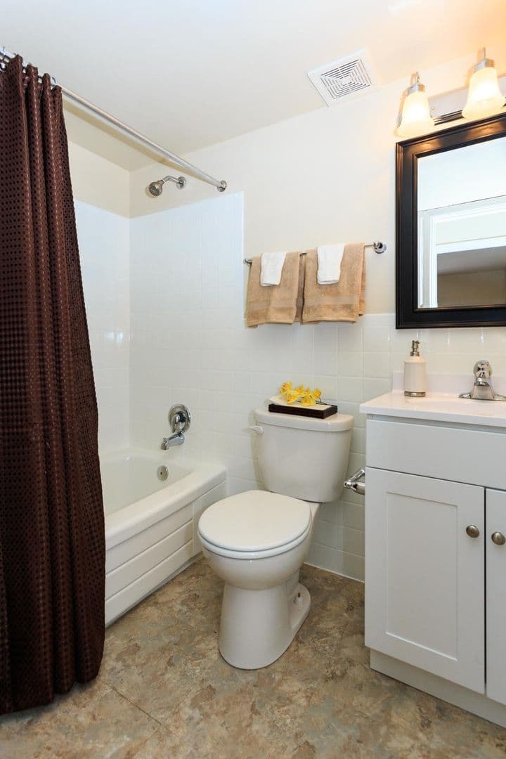 Gaithersburg Apartment: 501B S. Frederick Ave #3