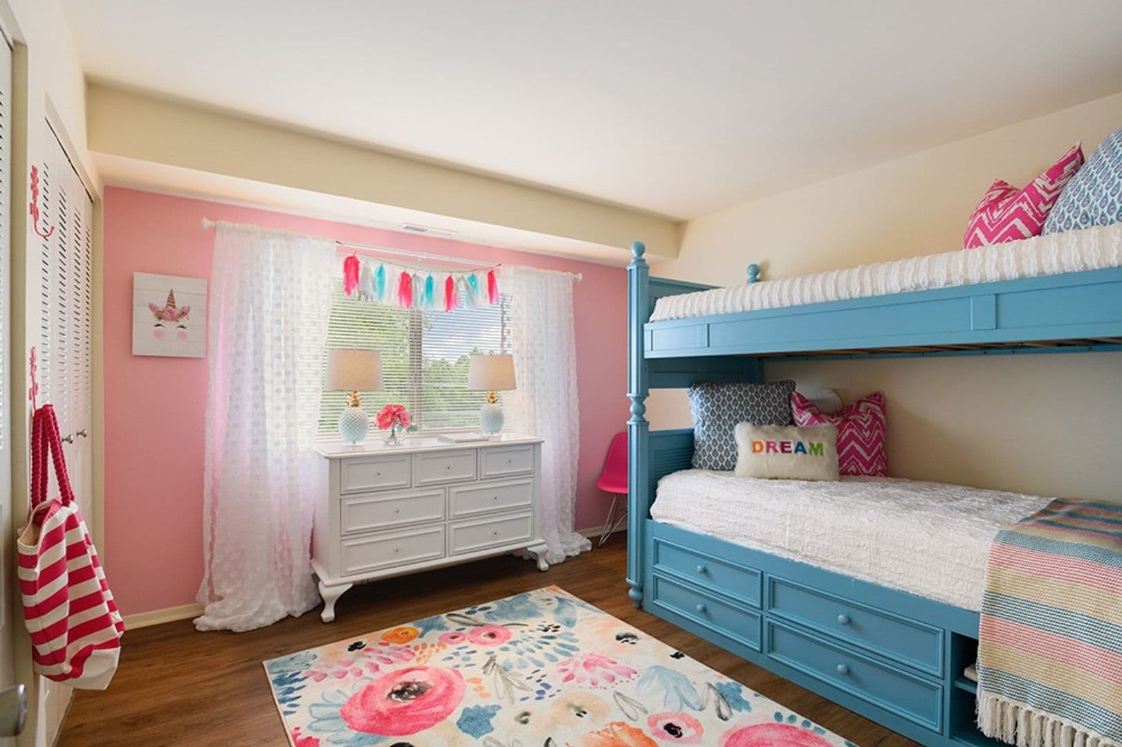 Gaithersburg Apartment: 340 N. Summit Ave #4