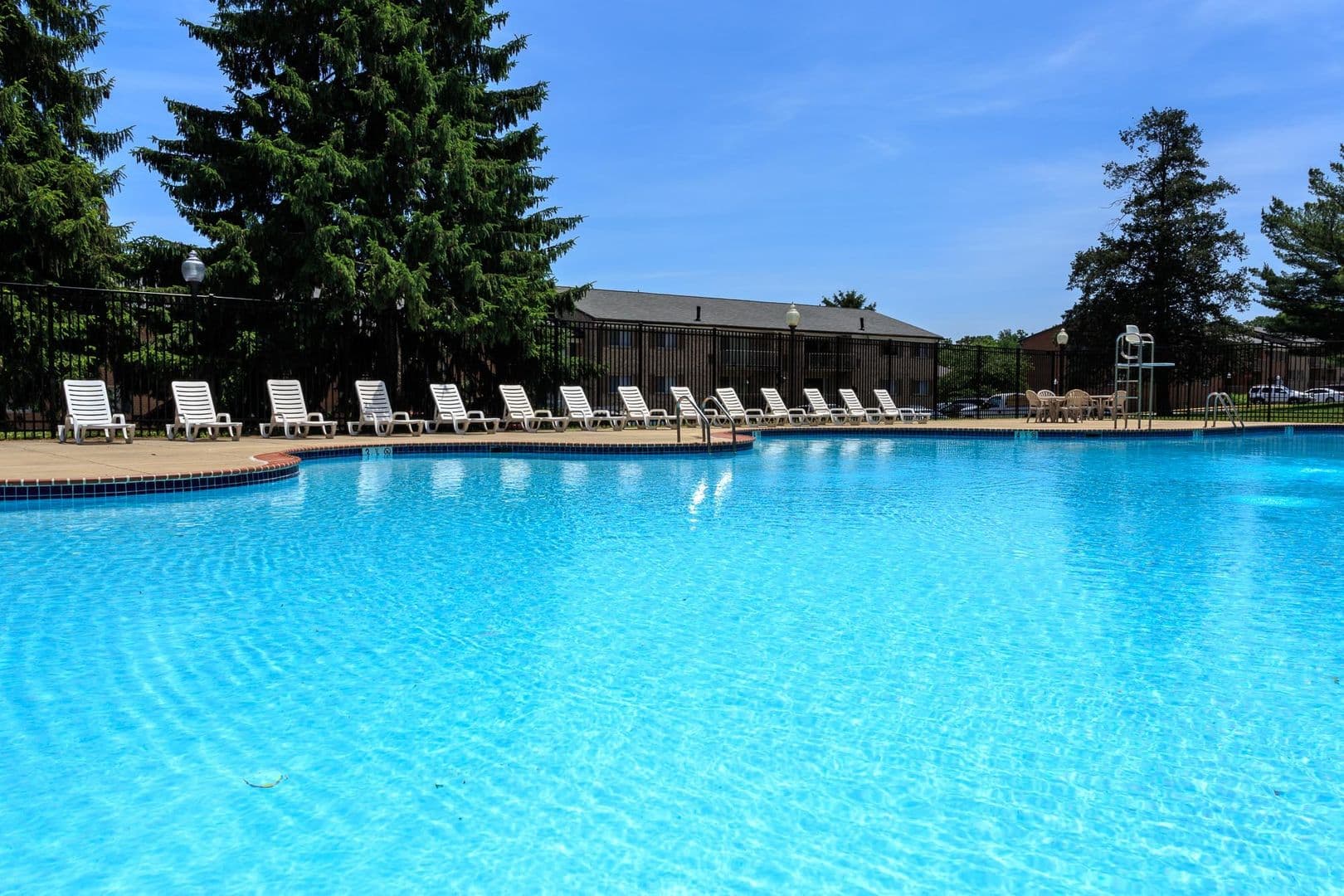 Gaithersburg Apartment: 340 N. Summit Ave #4
