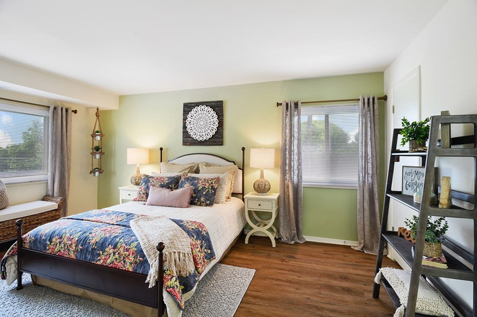 Gaithersburg Apartment: 340 N. Summit Ave #4