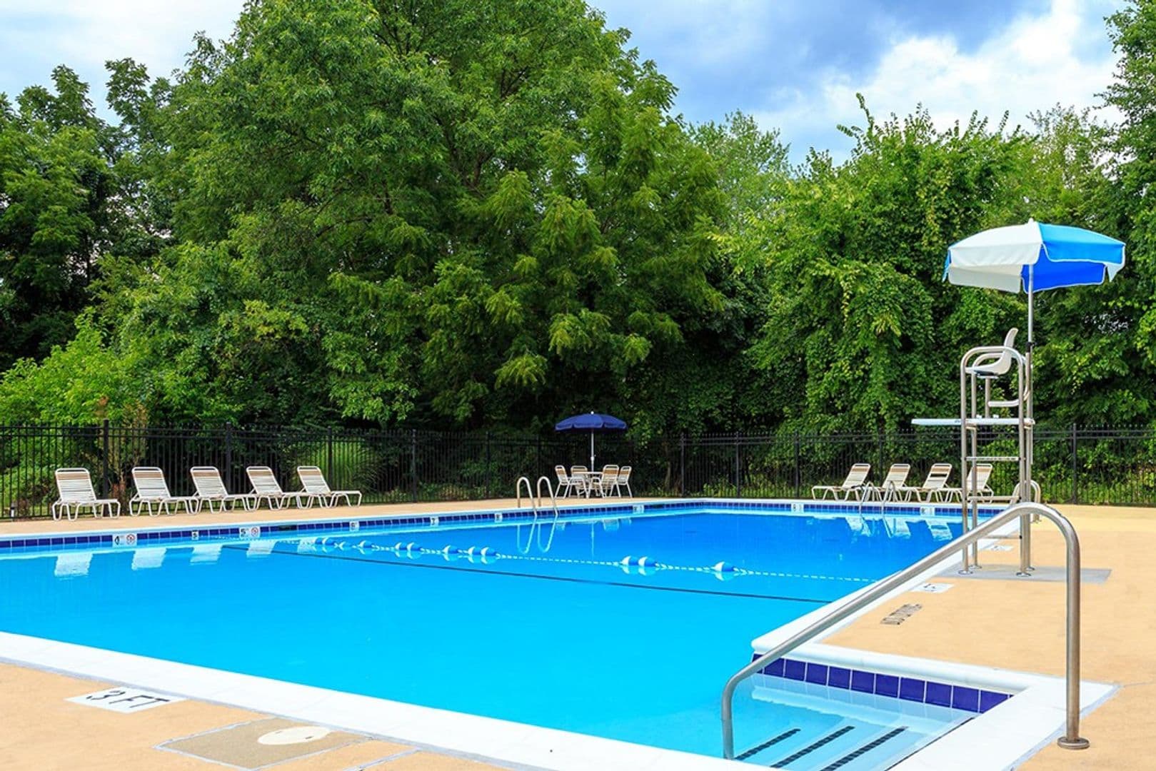 Silver Spring Apartment: 3004 Bel Pre Road #204