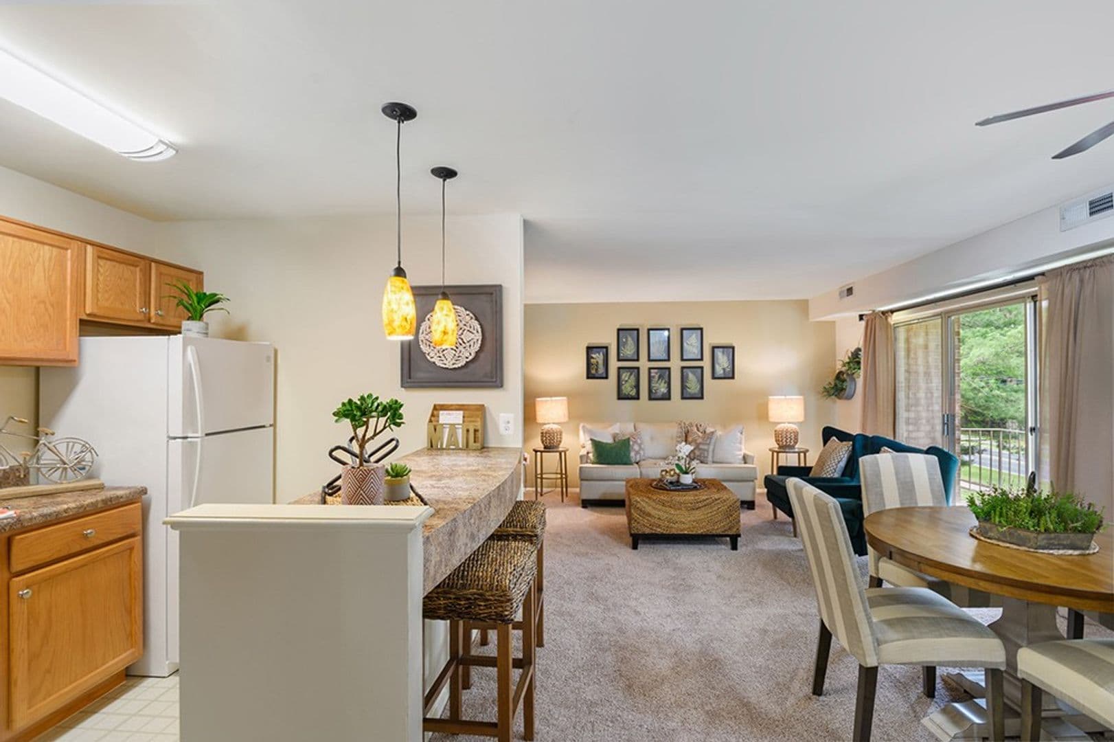 Gaithersburg Apartment: 340 N. Summit Ave #4