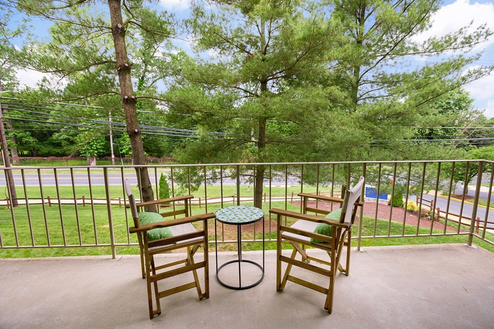 Gaithersburg Apartment: 340 N. Summit Ave #4