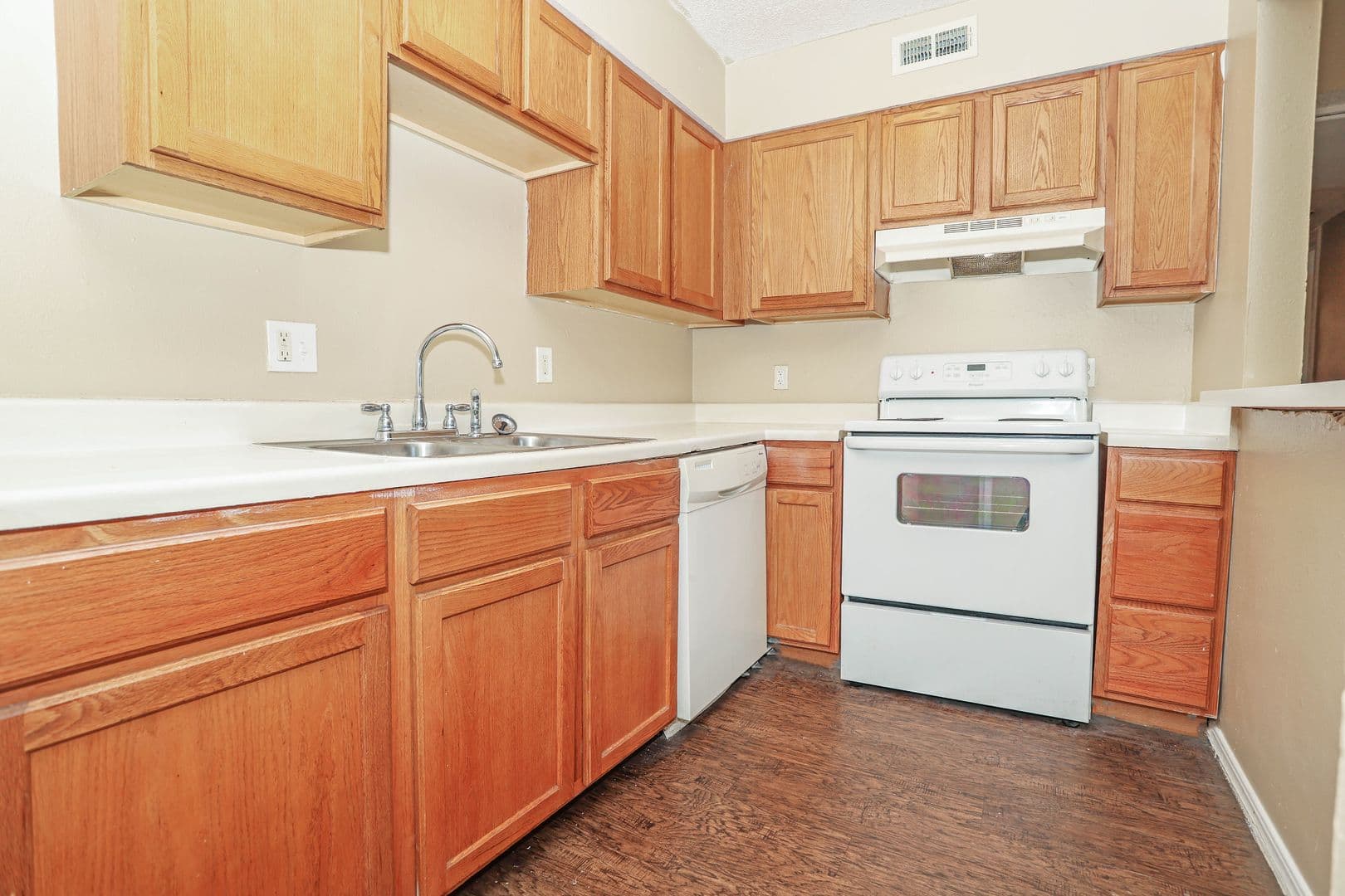 Oklahoma City Apartment: 6370 W. Wilshire