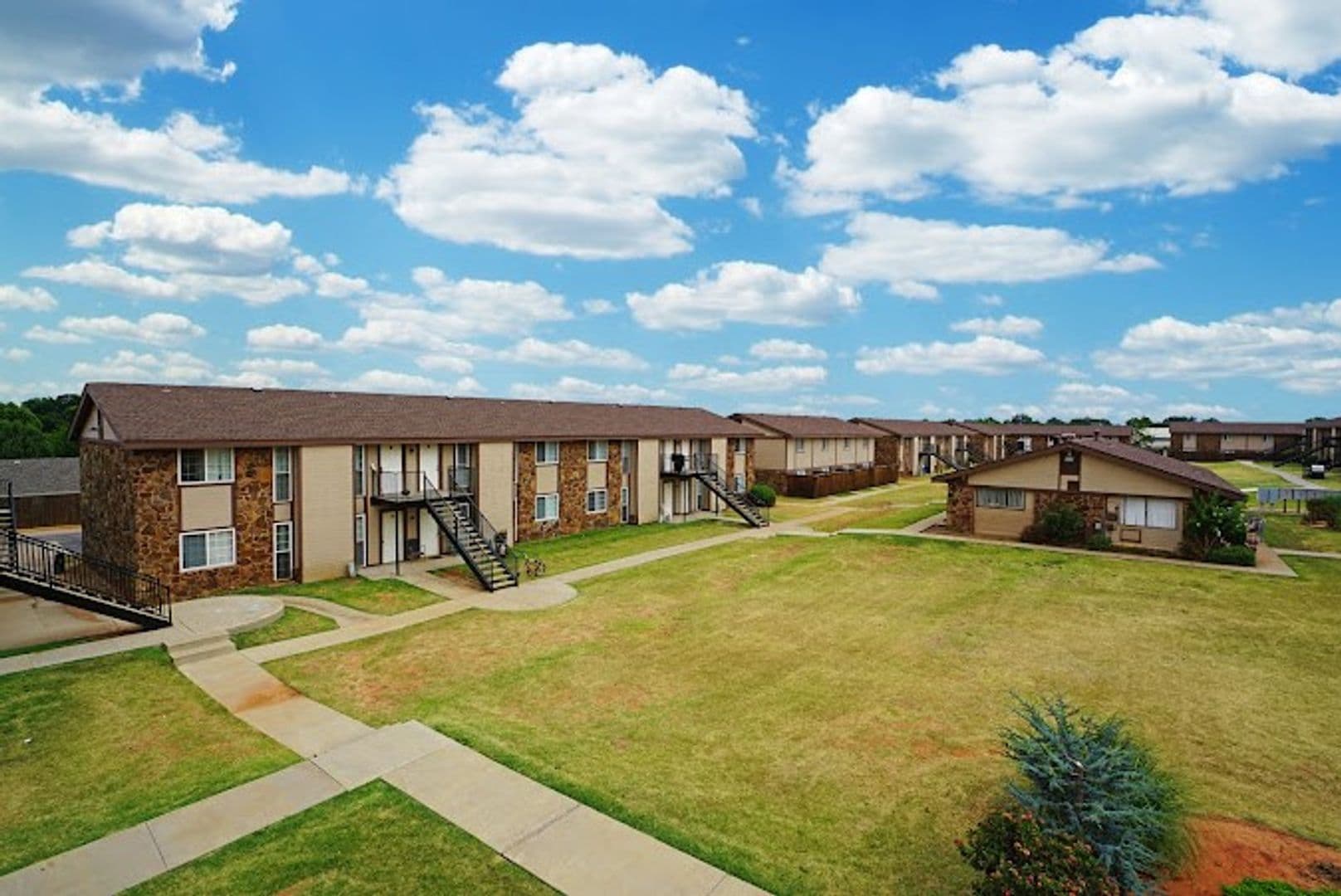 Moore Apartment: 921 NE 12th St