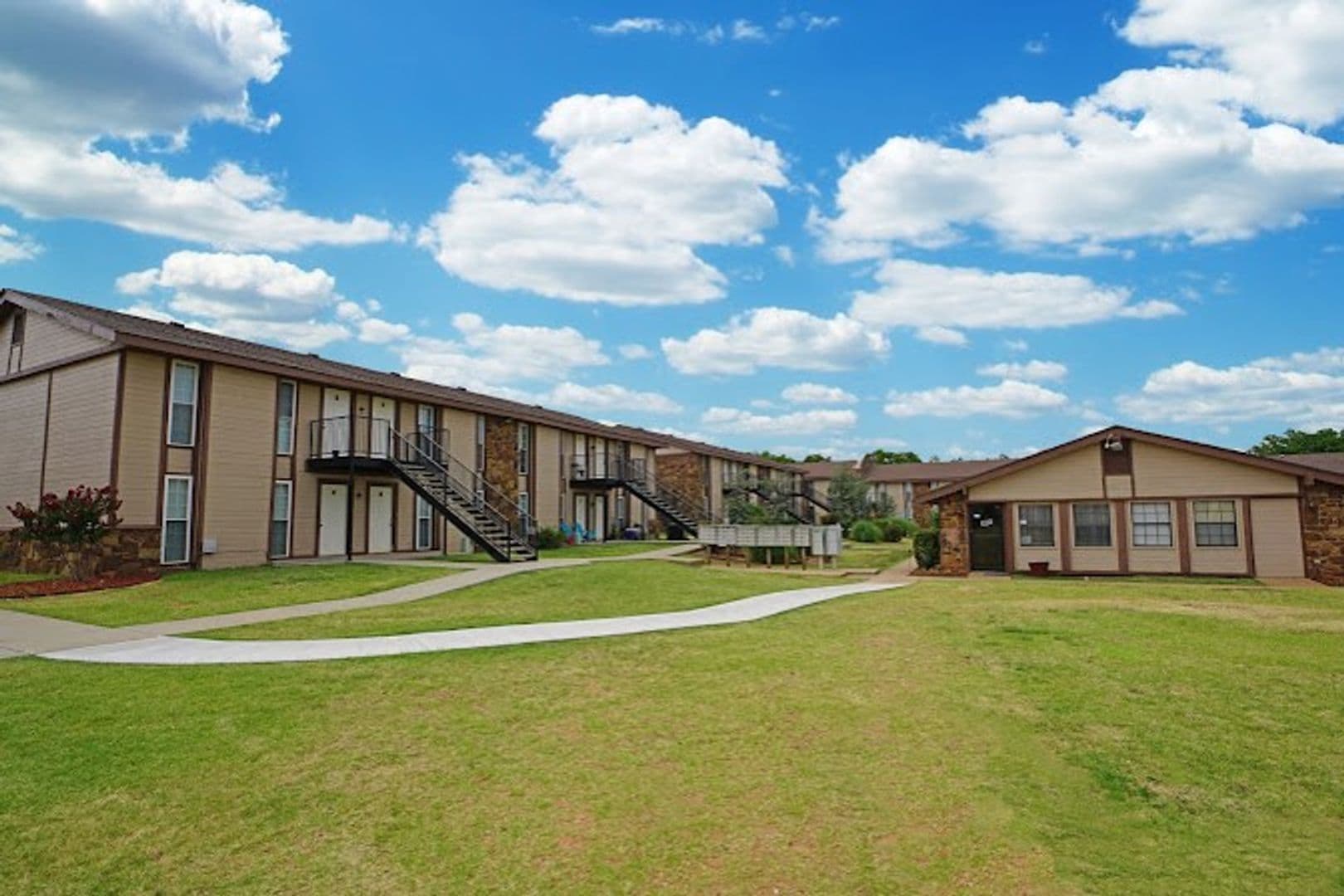 Moore Apartment: 921 NE 12th St