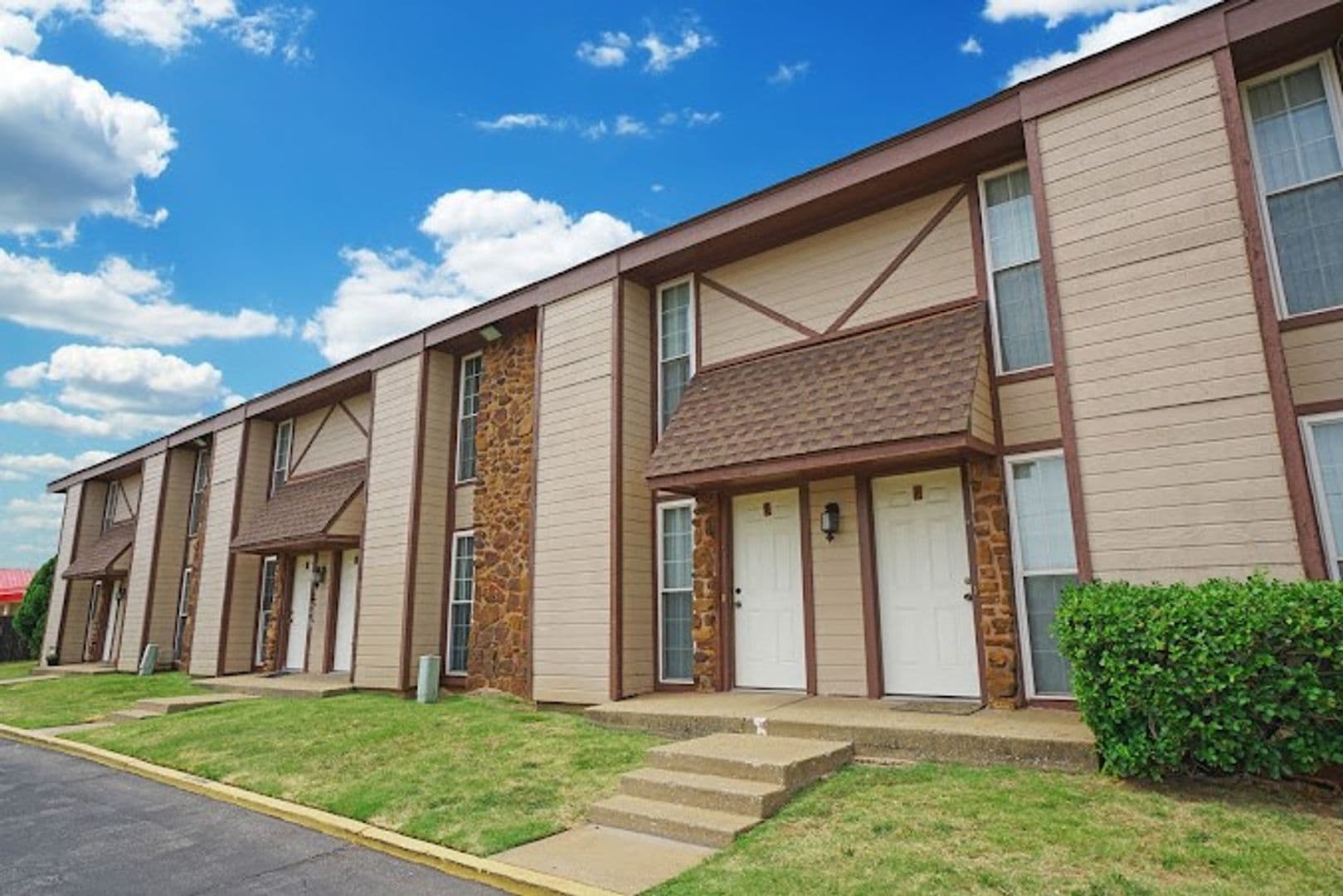 Moore Apartment: 921 NE 12th St