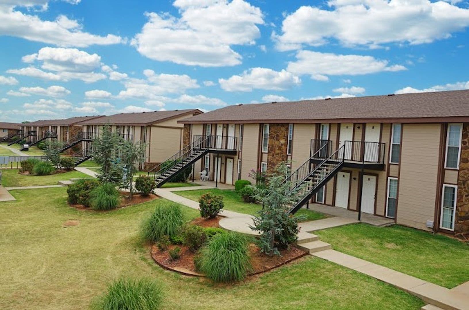 Moore Apartment: 921 NE 12th St
