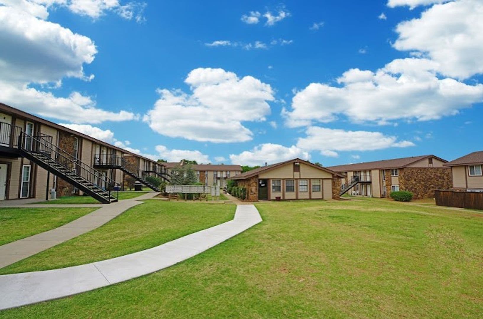 Moore Apartment: 921 NE 12th St