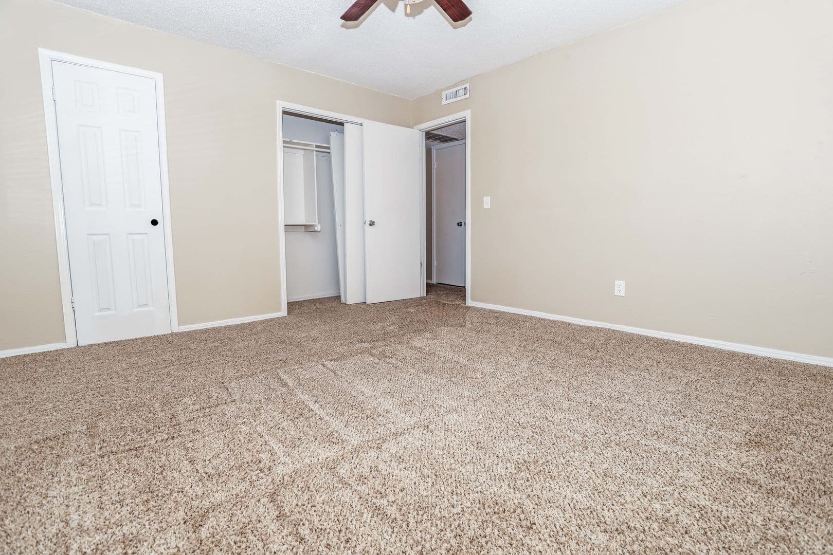 Oklahoma City Apartment: 6370 W. Wilshire