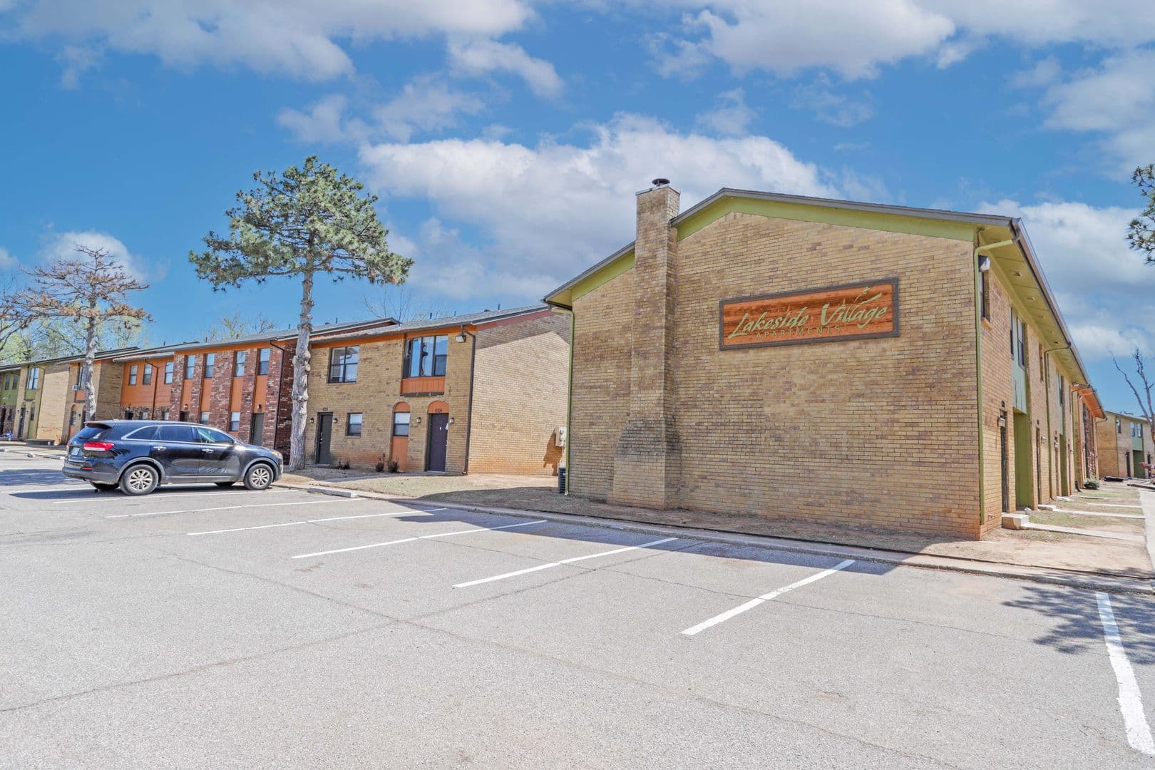 Oklahoma City Apartment: 6370 W. Wilshire