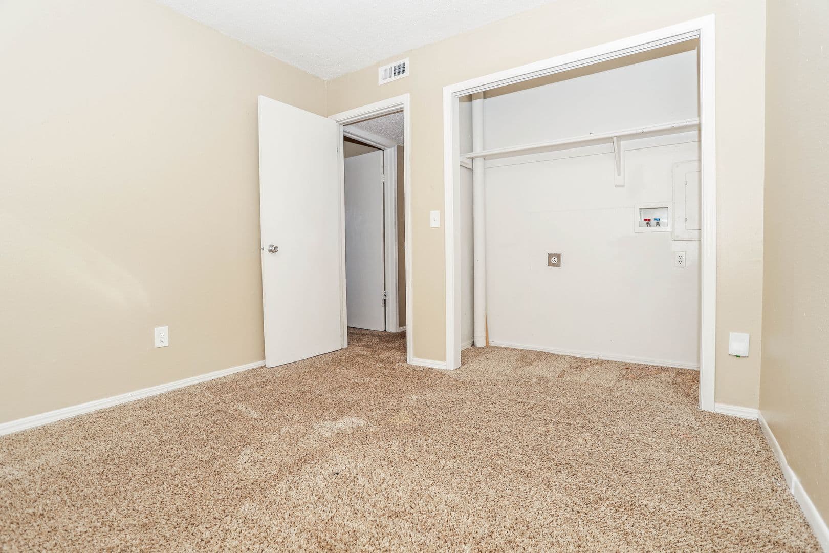 Oklahoma City Apartment: 6370 W. Wilshire