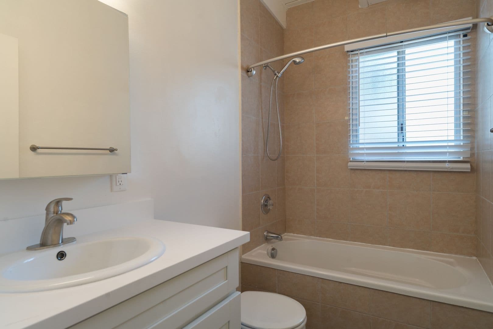 Santa Monica Apartment: 2320 Virginia Ave - D