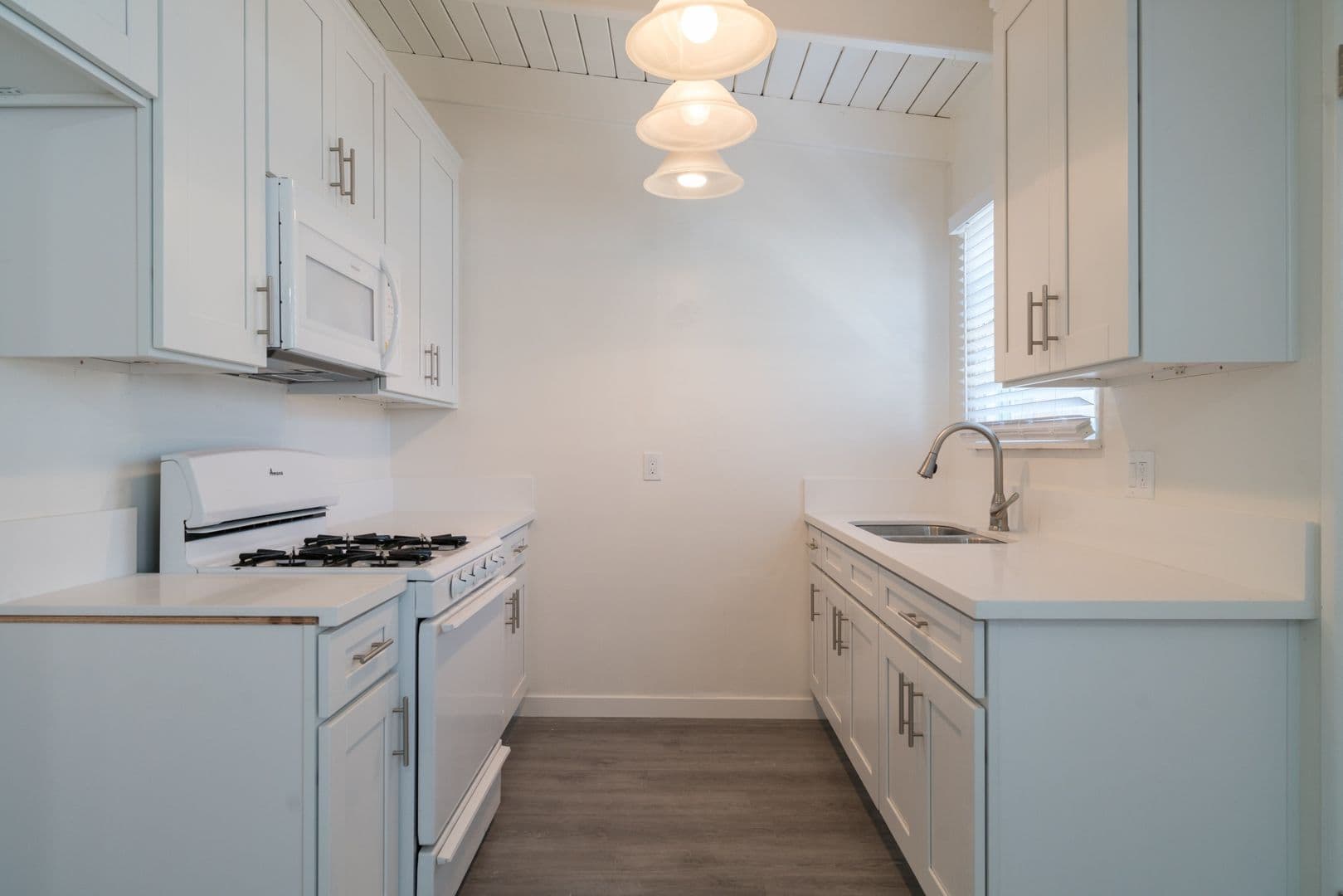 Santa Monica Apartment: 2320 Virginia Ave - D