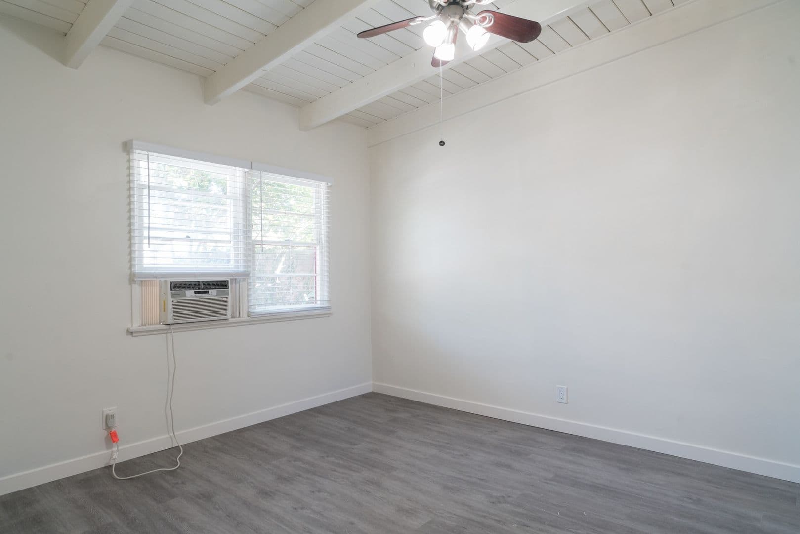 Santa Monica Apartment: 2320 Virginia Ave - D