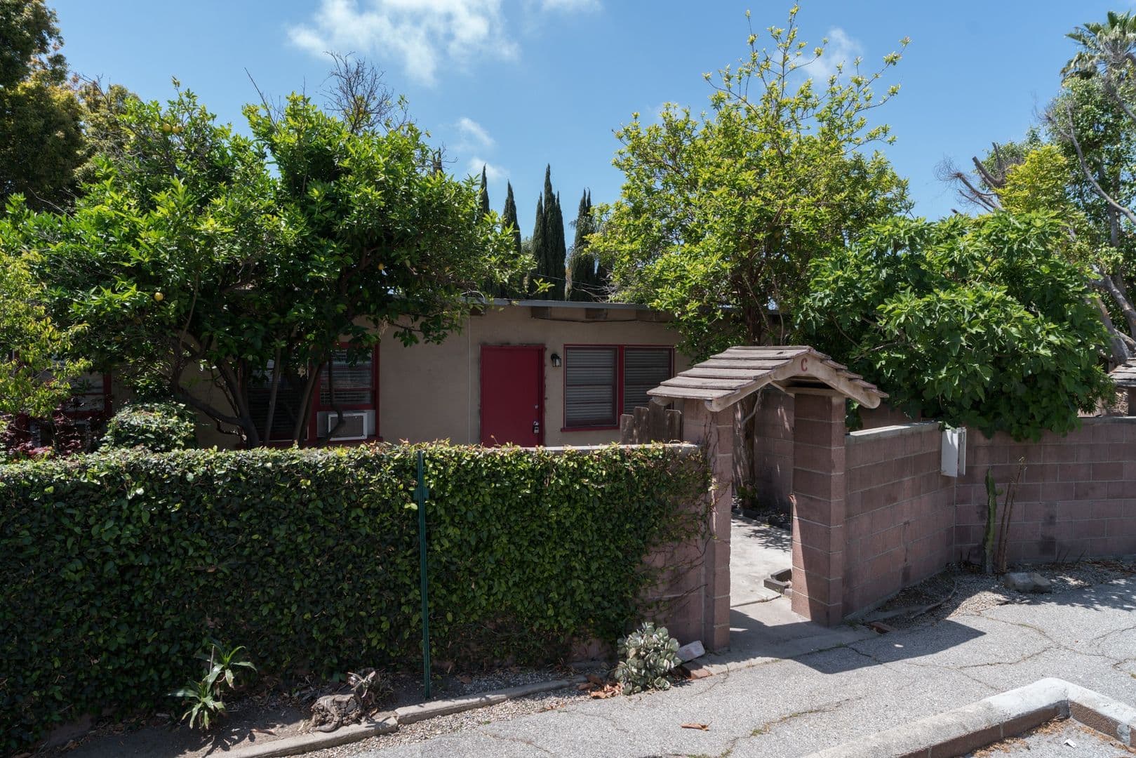 Santa Monica Apartment: 2320 Virginia Ave - D