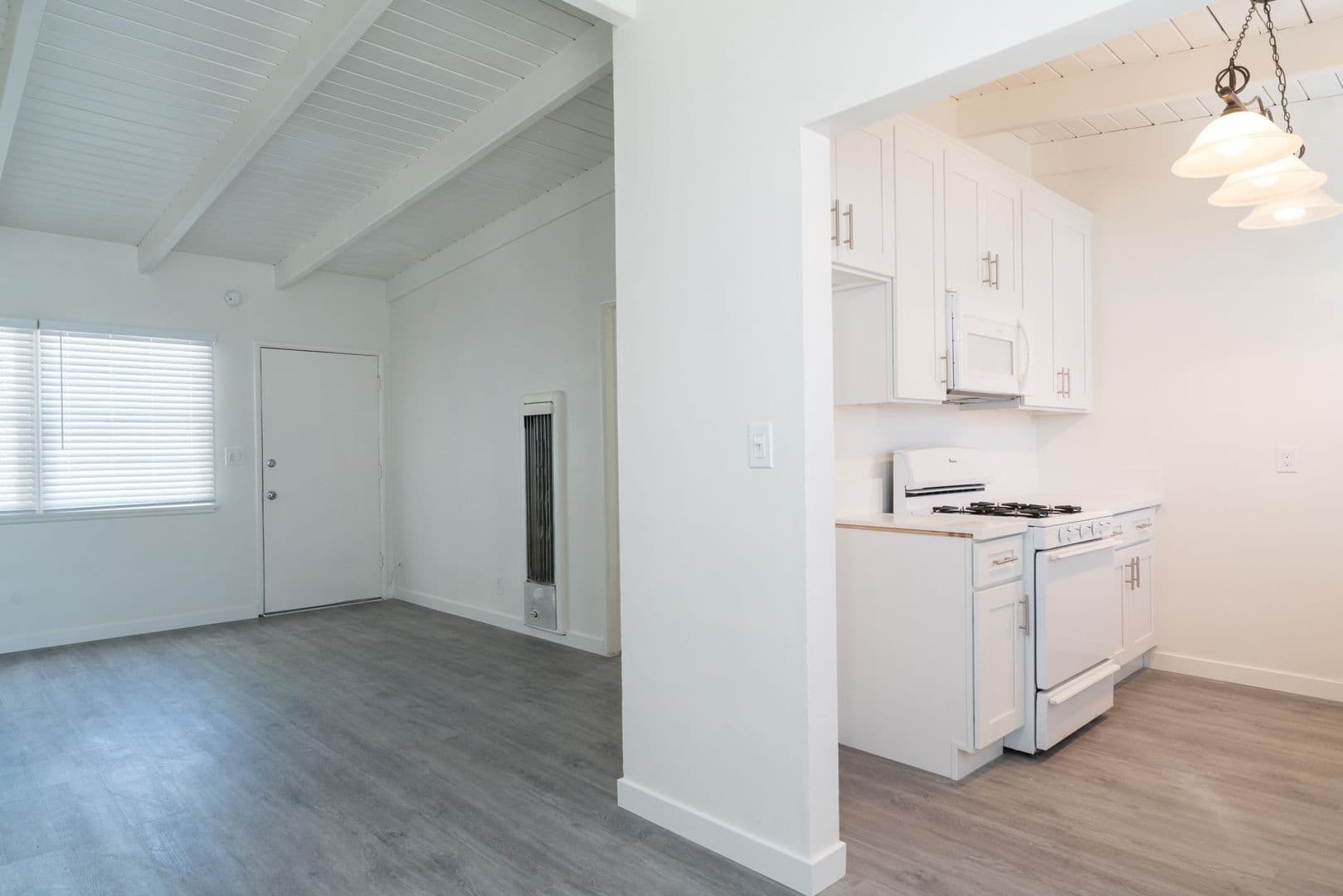 Santa Monica Apartment: 2320 Virginia Ave - D