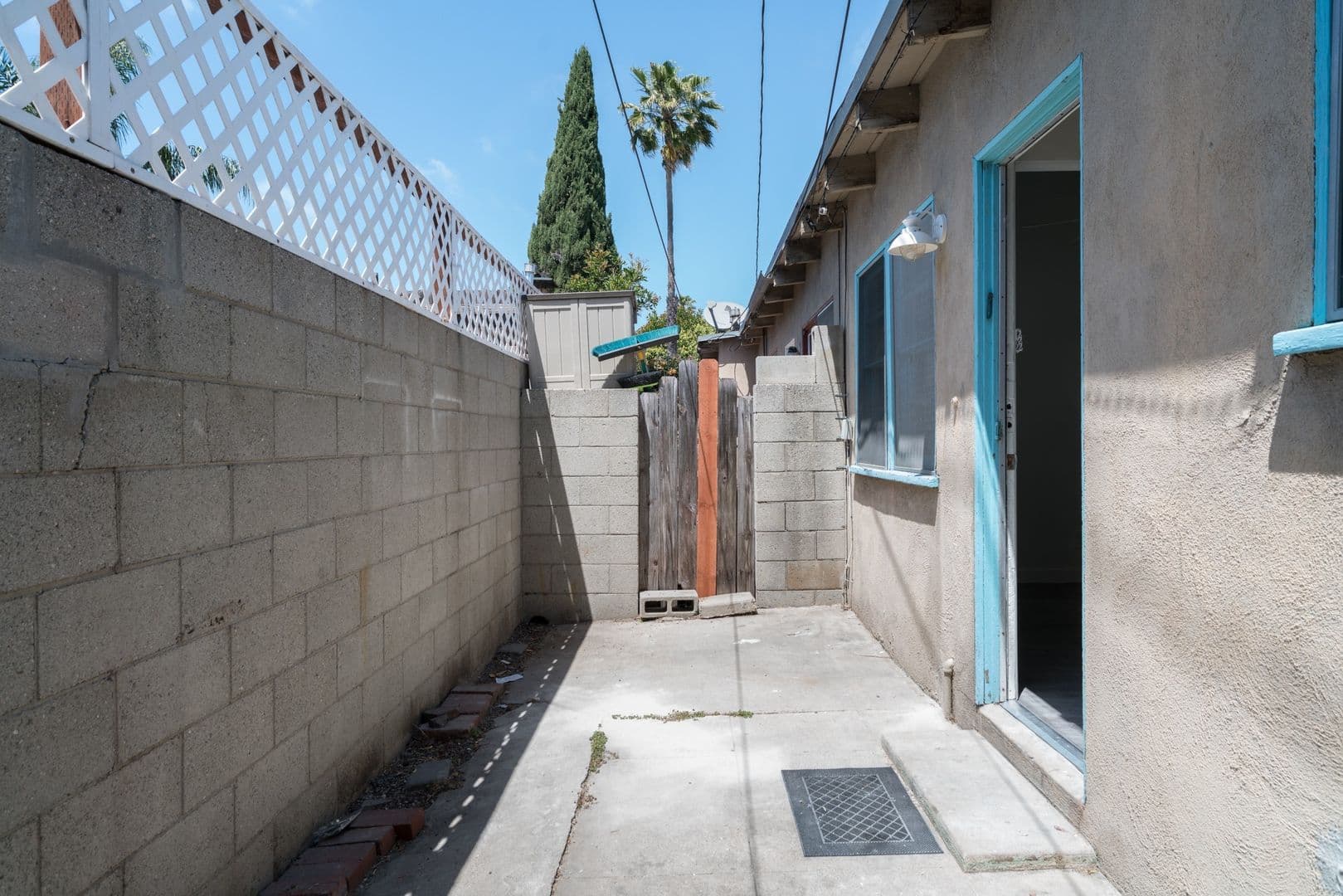Santa Monica Apartment: 2320 Virginia Ave - D