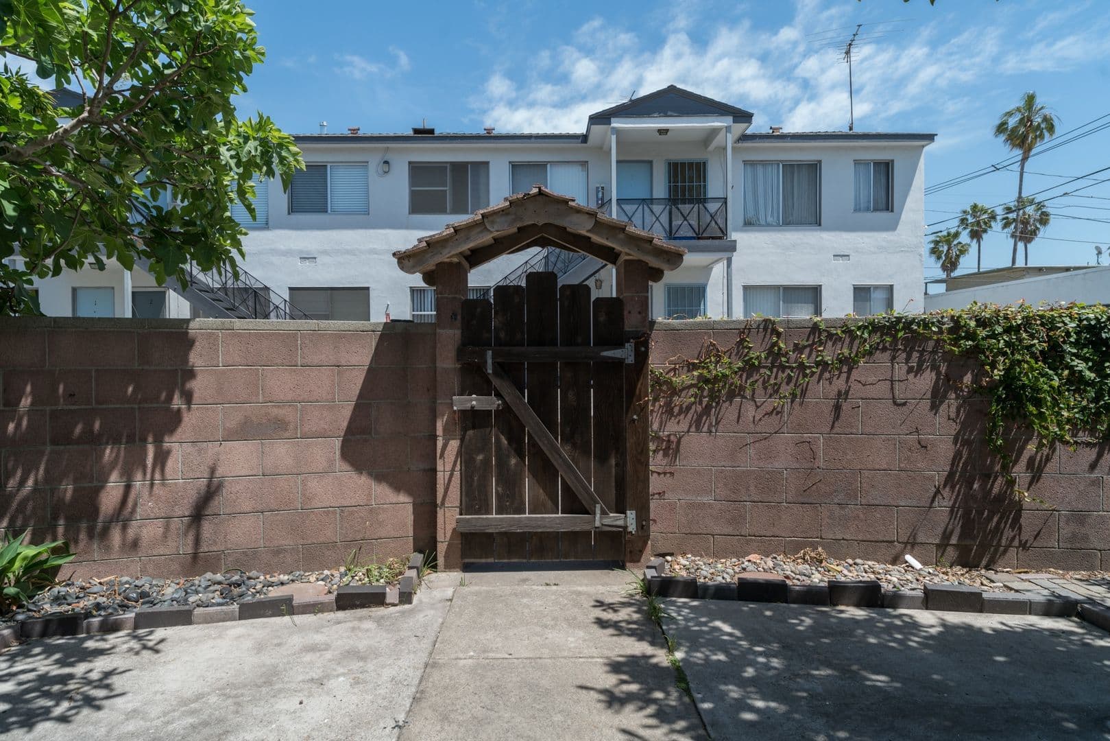 Santa Monica Apartment: 2320 Virginia Ave - D