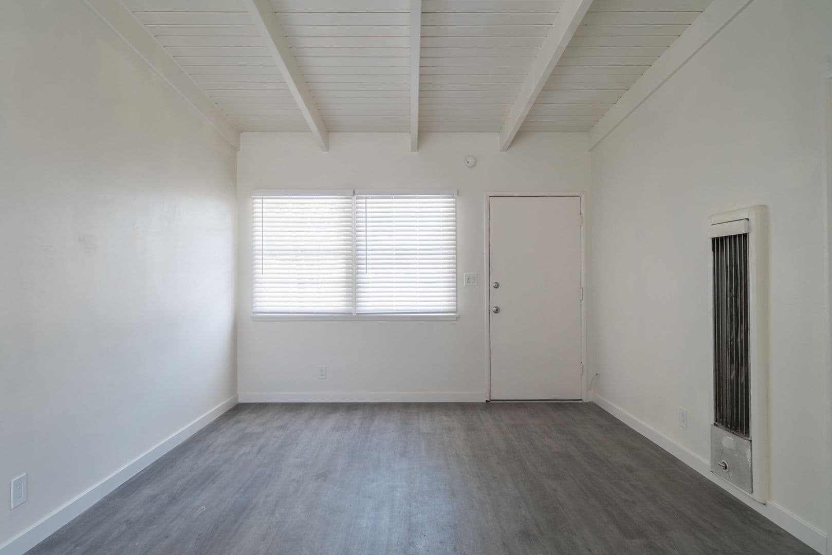 Santa Monica Apartment: 2320 Virginia Ave - D