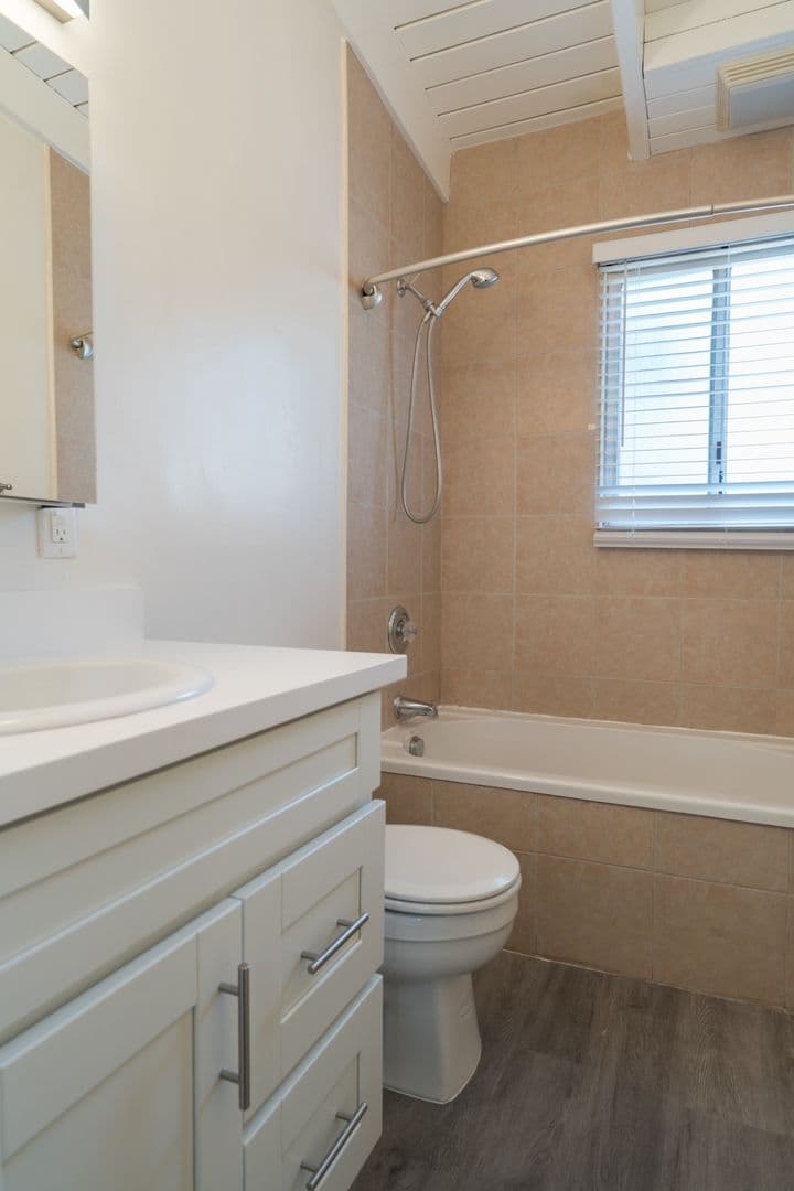 Santa Monica Apartment: 2320 Virginia Ave - D