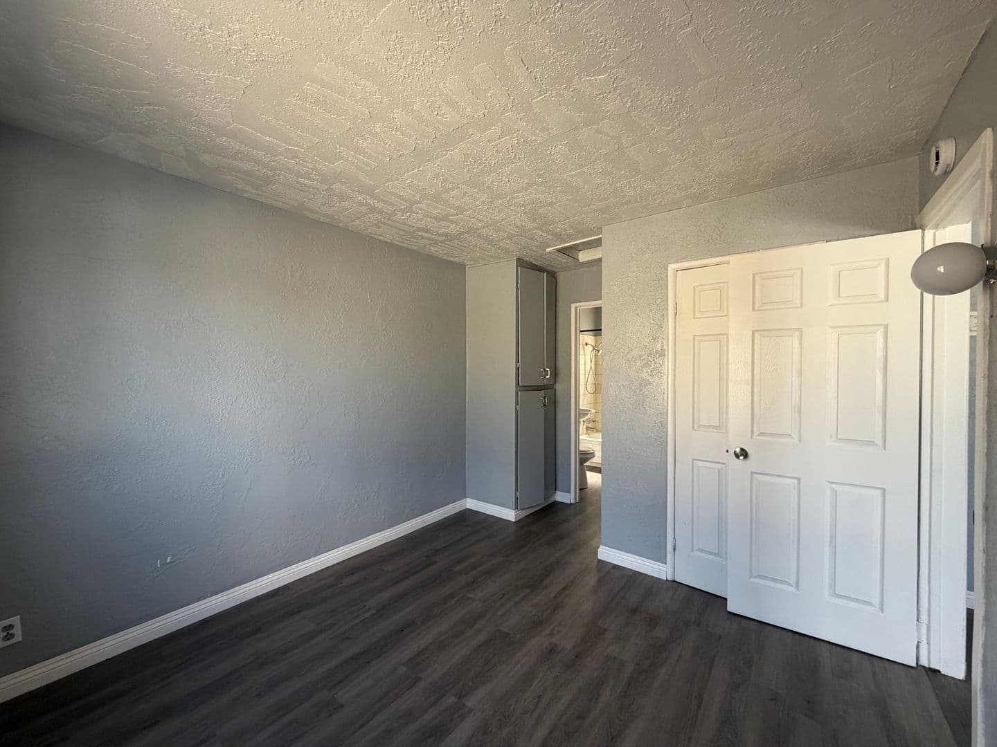 BARSTOW Apartment: 400 W FREDRICKS