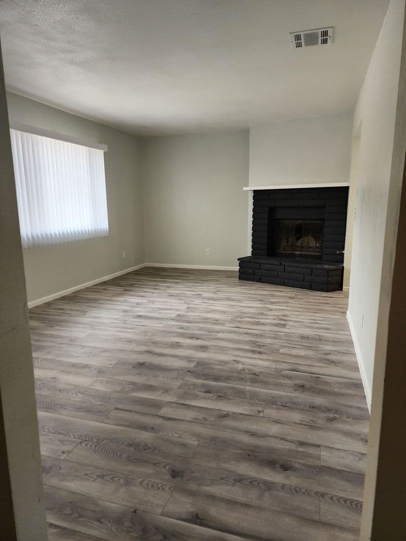 Apple Valley Apartment: 15833 Serrano Rd