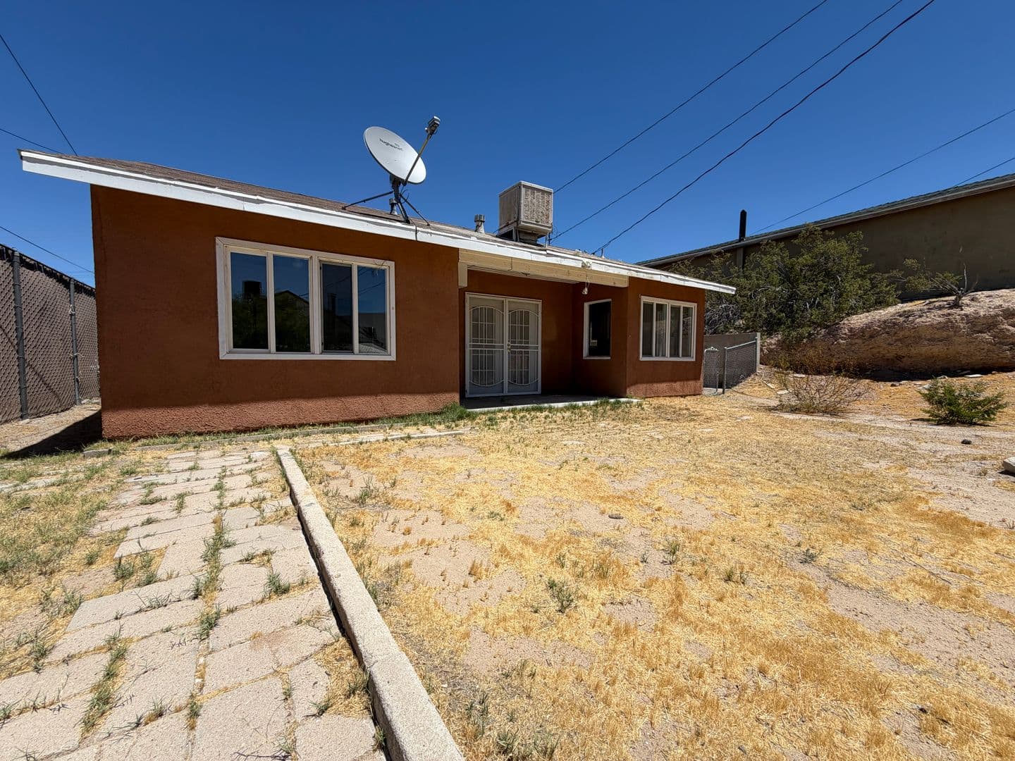BARSTOW Apartment: 400 W FREDRICKS