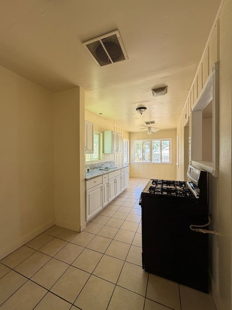 BARSTOW Apartment: 400 W FREDRICKS