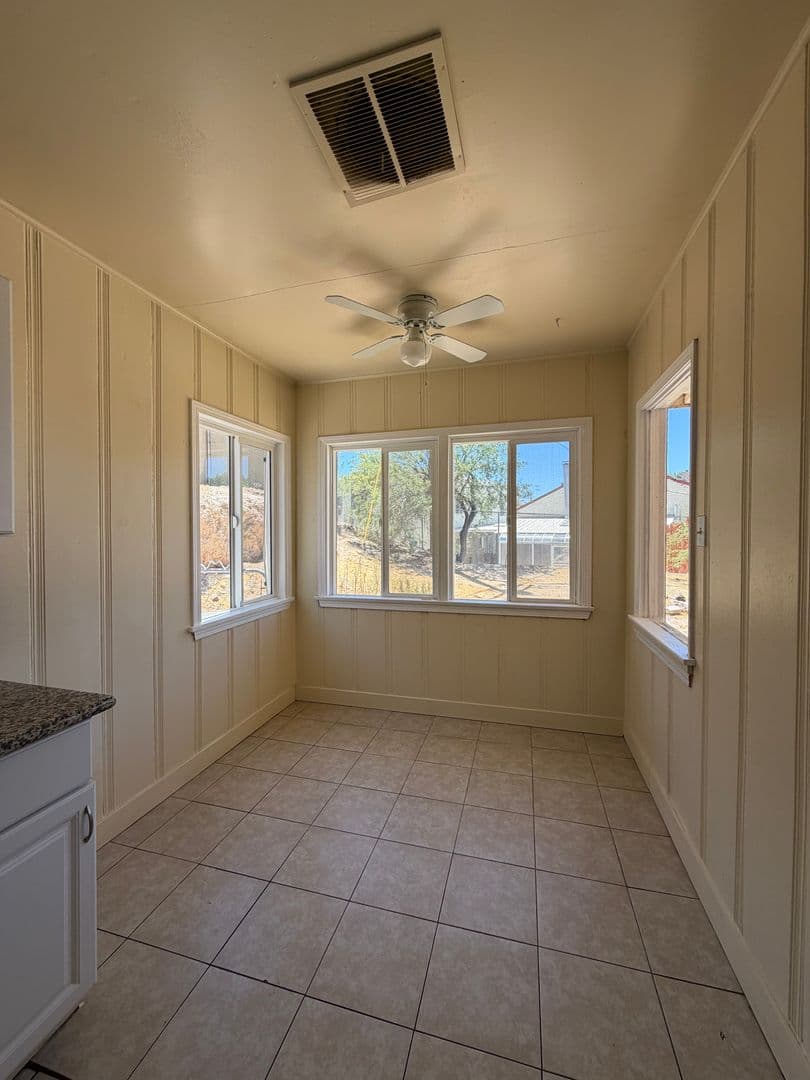 BARSTOW Apartment: 400 W FREDRICKS