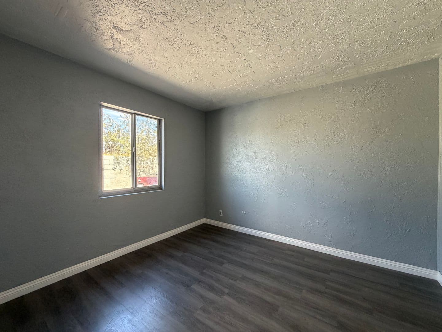 BARSTOW Apartment: 400 W FREDRICKS