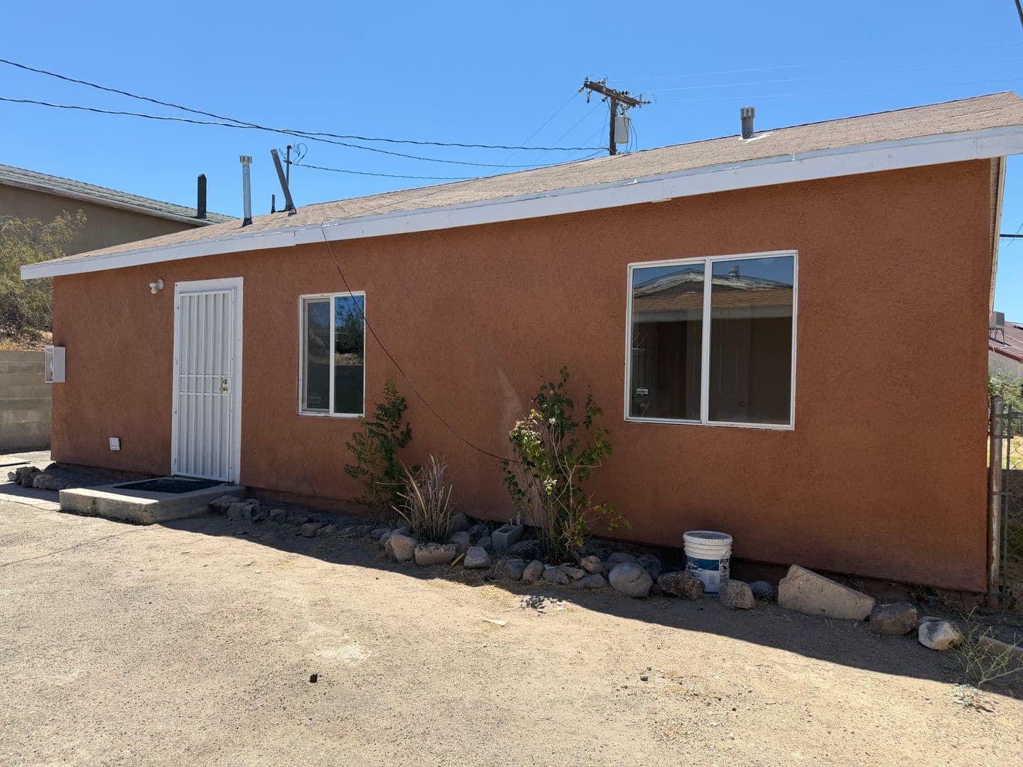 BARSTOW Apartment: 400 W FREDRICKS