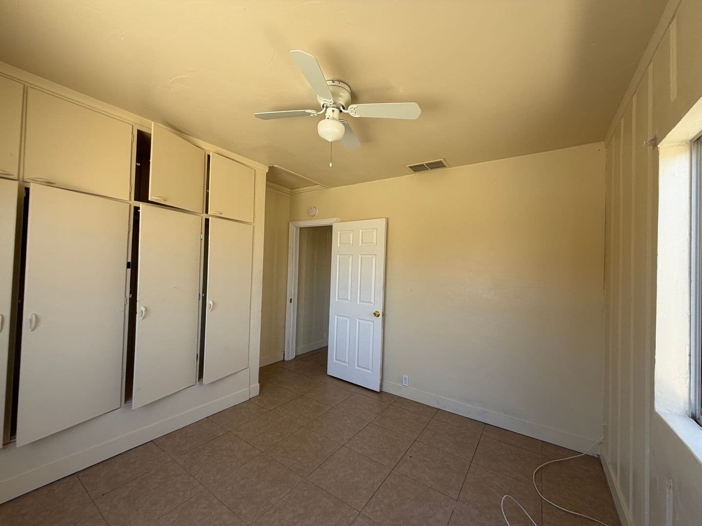 BARSTOW Apartment: 400 W FREDRICKS