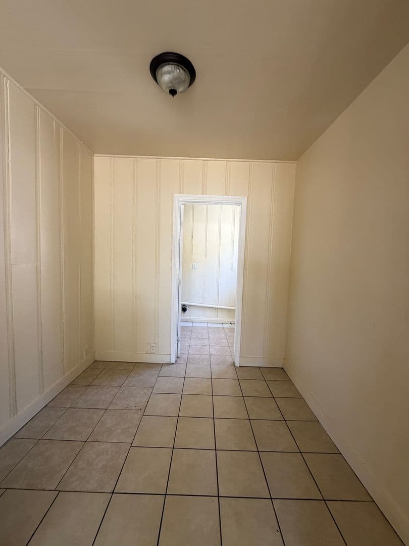 BARSTOW Apartment: 400 W FREDRICKS