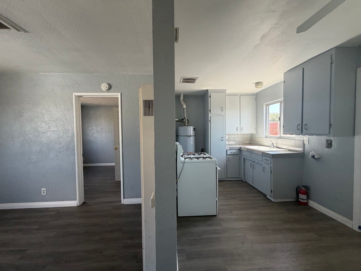 BARSTOW Apartment: 400 W FREDRICKS